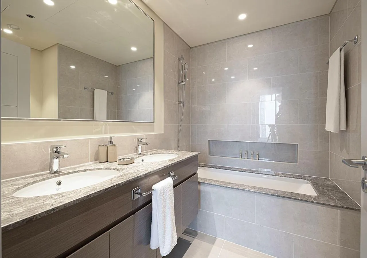 Kinfolk Homes - 5-Star Family Stay, 8 Minutes Walk To Dubai Mall & Burj Khalifa Apartment